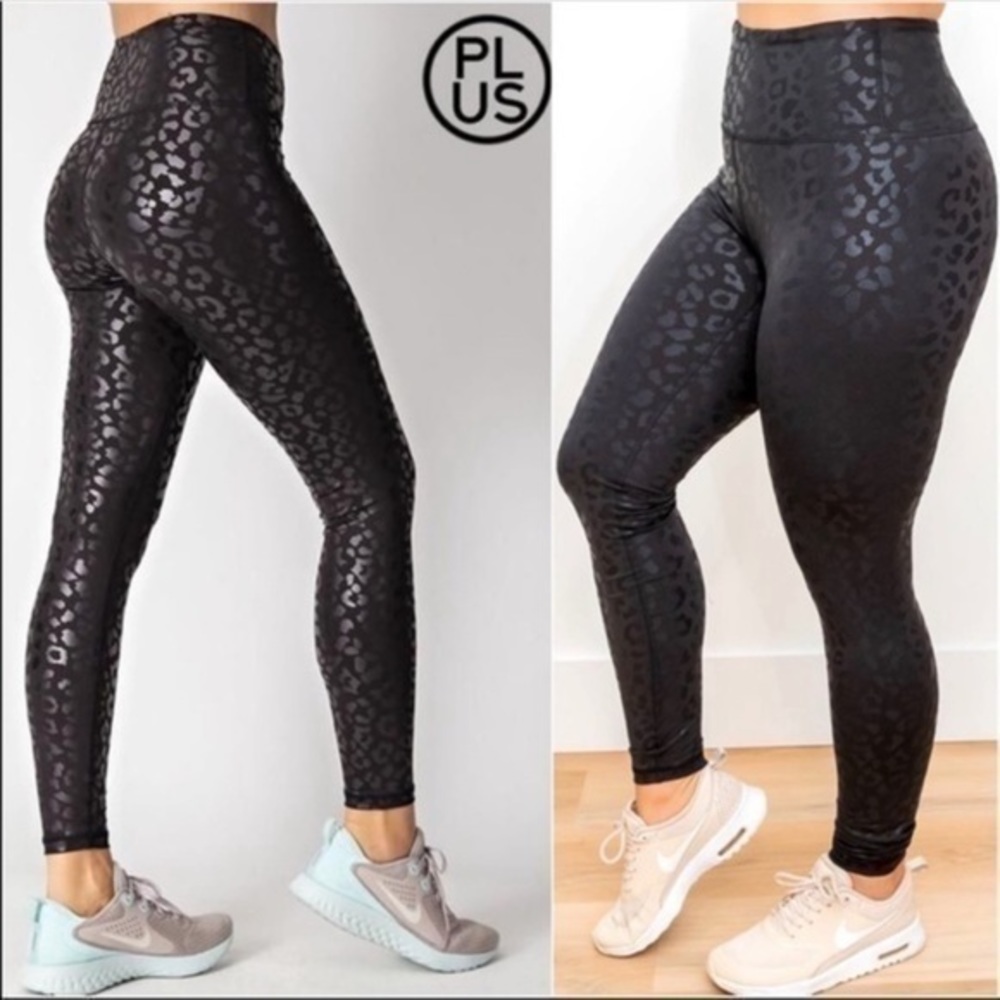 PLUS SIZE ACTIVE EMBOSSED LEOPARD LEGGINGS